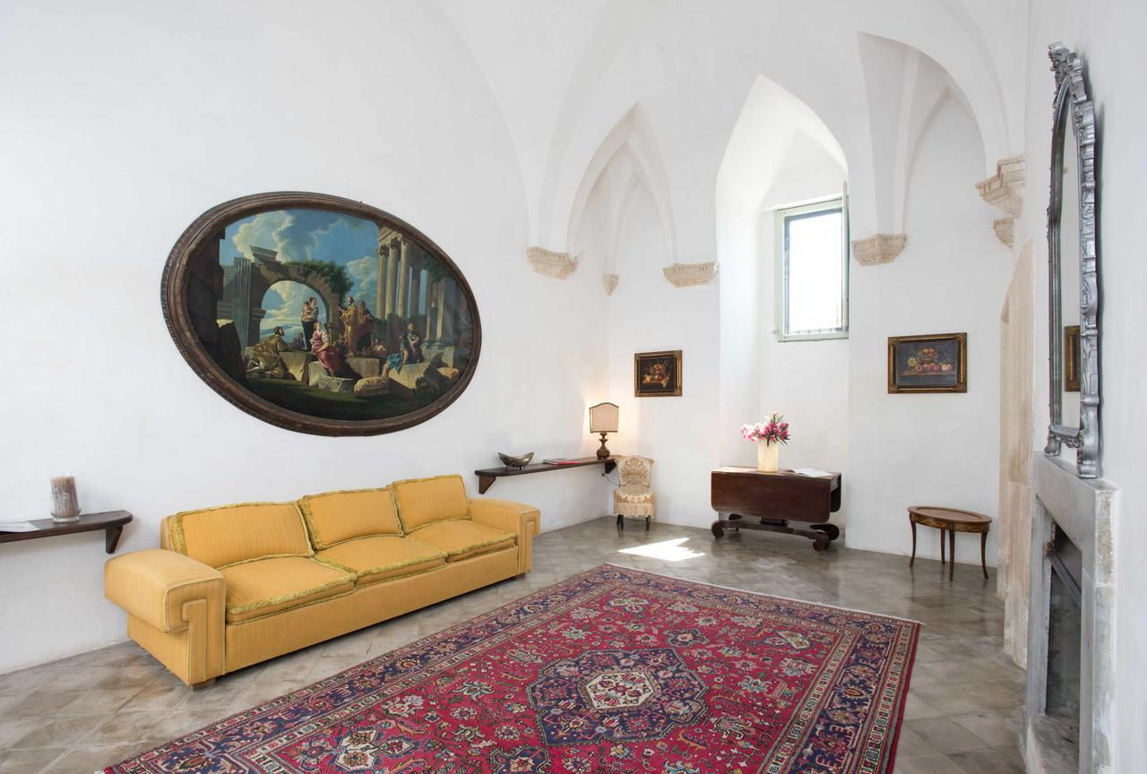 Castello Di Casamassella Bed & Breakfast Bagian luar foto