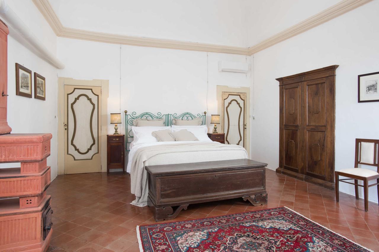 Castello Di Casamassella Bed & Breakfast Ruang foto